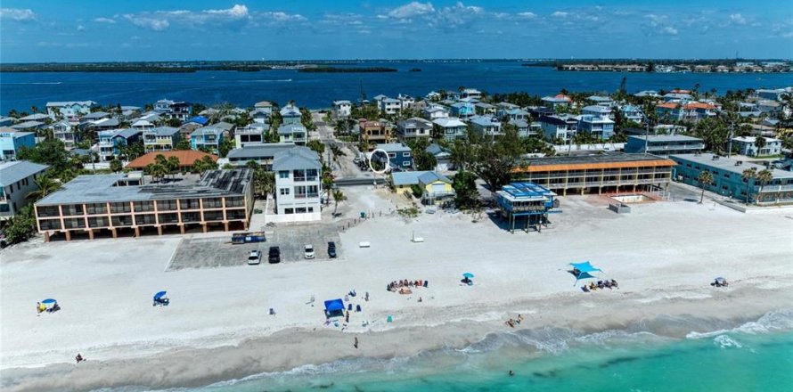 Condo in Bradenton Beach, Florida, 2 bedrooms  № 2215854
