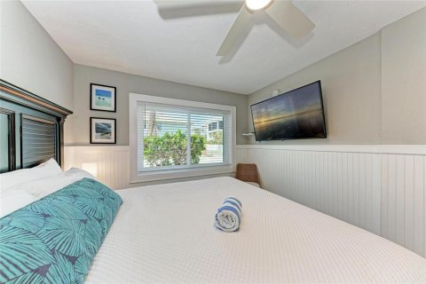 Condo in Bradenton Beach, Florida, 2 bedrooms  № 2215854 - photo 20