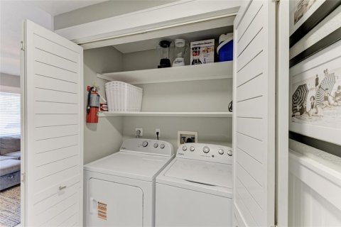 Condo in Bradenton Beach, Florida, 2 bedrooms  № 2215854 - photo 25