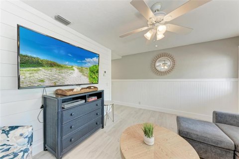 Condo in Bradenton Beach, Florida, 2 bedrooms  № 2215854 - photo 9
