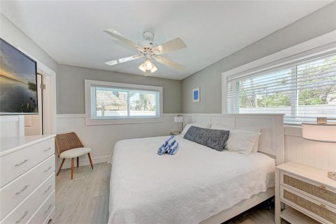 Condo in Bradenton Beach, Florida, 2 bedrooms  № 2215854 - photo 14