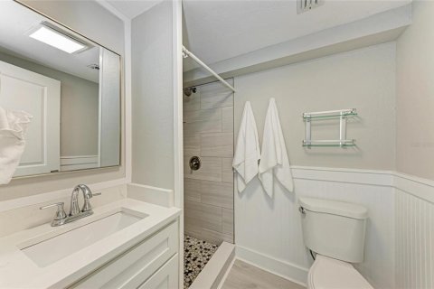 Condo in Bradenton Beach, Florida, 2 bedrooms  № 2215854 - photo 17