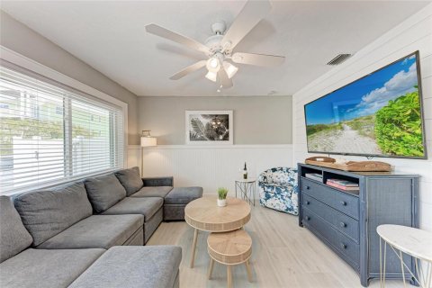 Condo in Bradenton Beach, Florida, 2 bedrooms  № 2215854 - photo 7