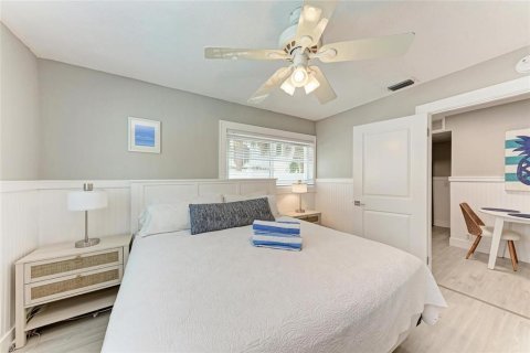 Condo in Bradenton Beach, Florida, 2 bedrooms  № 2215854 - photo 15