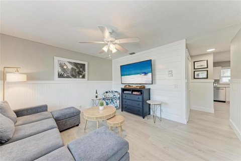 Condo in Bradenton Beach, Florida, 2 bedrooms  № 2215854 - photo 6