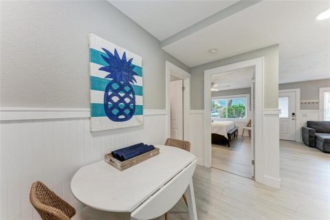 Condo in Bradenton Beach, Florida, 2 bedrooms  № 2215854 - photo 13