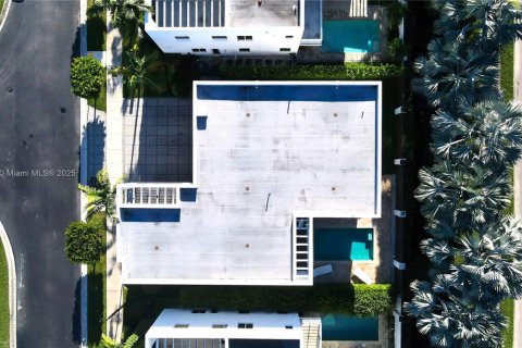 Купить виллу или дом в Дорал, Флорида 5 спален, 342.81м2, № 1928980 - фото 7