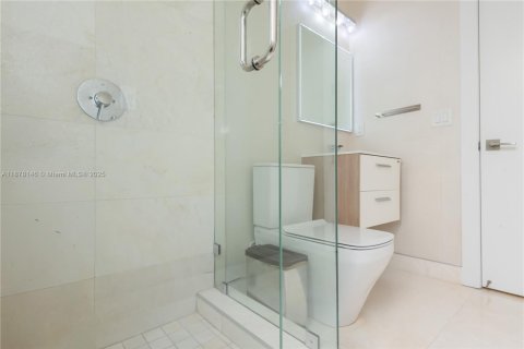 Купить виллу или дом в Дорал, Флорида 5 спален, 342.81м2, № 1928980 - фото 25