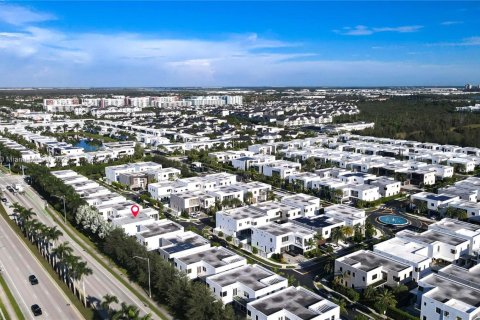 Купить виллу или дом в Дорал, Флорида 5 спален, 342.81м2, № 1928980 - фото 5