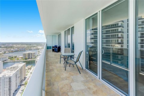Copropriété à louer à Hallandale Beach, Floride: 3 chambres, 155.61 m2 № 2046299 - photo 11