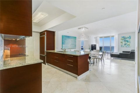Copropriété à louer à Hallandale Beach, Floride: 3 chambres, 155.61 m2 № 2046299 - photo 3