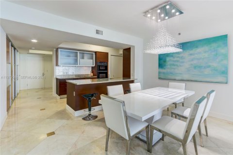 Copropriété à louer à Hallandale Beach, Floride: 3 chambres, 155.61 m2 № 2046299 - photo 4