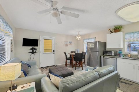 Villa ou maison à louer à Sarasota, Floride: 2 chambres, 106.28 m2 № 2098902 - photo 3