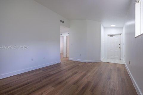 Купить кондоминиум в Хомстед, Флорида 3 спальни, 109.25м2, № 2005619 - фото 2