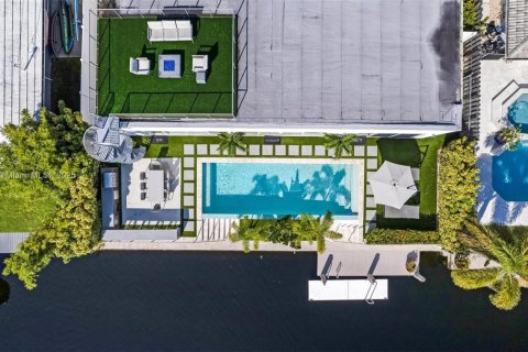 House in Wilton Manors, Florida 4 bedrooms, 277.22 sq.m. № 2018793 - photo 3