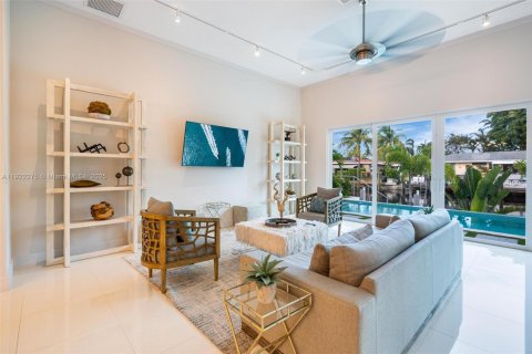 House in Wilton Manors, Florida 4 bedrooms, 277.22 sq.m. № 2018793 - photo 13