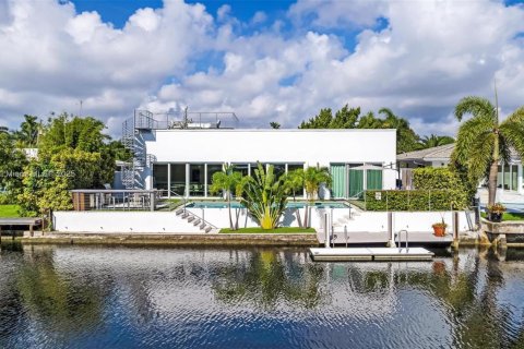 House in Wilton Manors, Florida 4 bedrooms, 277.22 sq.m. № 2018793