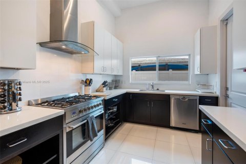 House in Wilton Manors, Florida 4 bedrooms, 277.22 sq.m. № 2018793 - photo 23