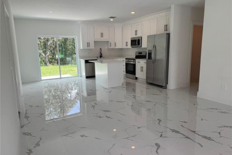 House in Dunnellon, Florida 3 bedrooms, 172.43 sq.m. № 1870683 - photo 3