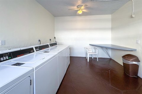 Condo in Sunny Isles Beach, Florida, 1 bedroom  № 2013313 - photo 11