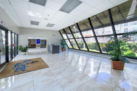 Condo in Sunny Isles Beach, Florida, 1 bedroom  № 2013313 - photo 5