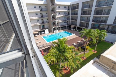 Condo in Sunny Isles Beach, Florida, 1 bedroom  № 2013313 - photo 18