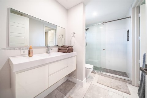 Condo in Sunny Isles Beach, Florida, 1 bedroom  № 2013313 - photo 13