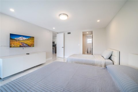 Condo in Sunny Isles Beach, Florida, 1 bedroom  № 2013313 - photo 7