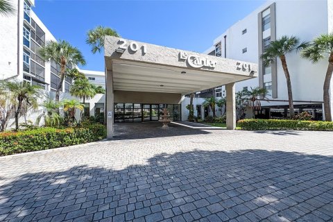 Condo in Sunny Isles Beach, Florida, 1 bedroom  № 2013313 - photo 3