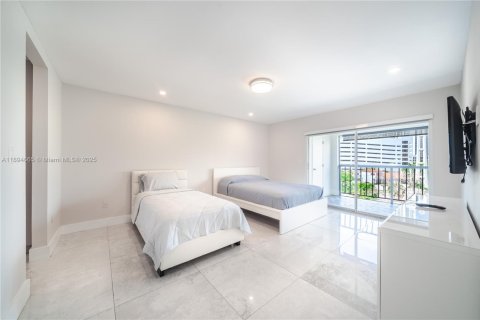 Condo in Sunny Isles Beach, Florida, 1 bedroom  № 2013313 - photo 8