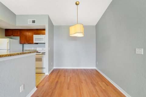 Condo in Orlando, Florida, 1 bedroom  № 1869190 - photo 4