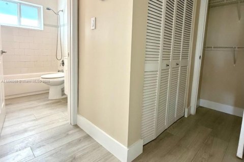 House in Hallandale Beach, Florida 2 bedrooms, 111.48 sq.m. № 1952543 - photo 23