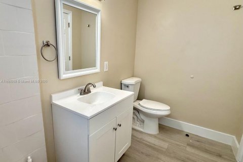 House in Hallandale Beach, Florida 2 bedrooms, 111.48 sq.m. № 1952543 - photo 21