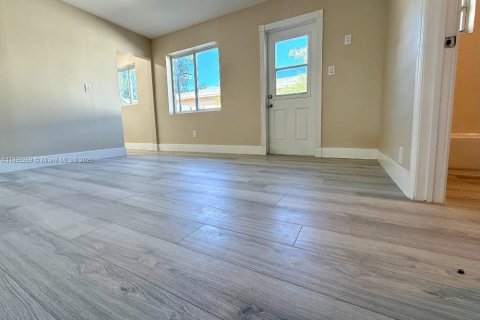 House in Hallandale Beach, Florida 2 bedrooms, 111.48 sq.m. № 1952543 - photo 16
