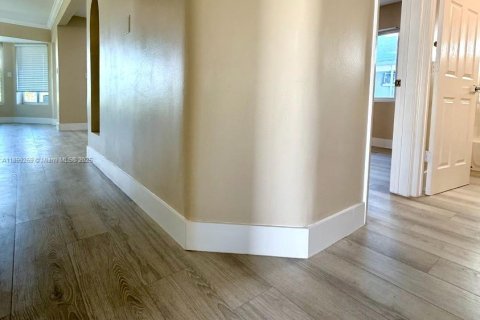House in Hallandale Beach, Florida 2 bedrooms, 111.48 sq.m. № 1952543 - photo 22