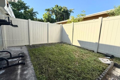 House in Hallandale Beach, Florida 2 bedrooms, 111.48 sq.m. № 1952543 - photo 28