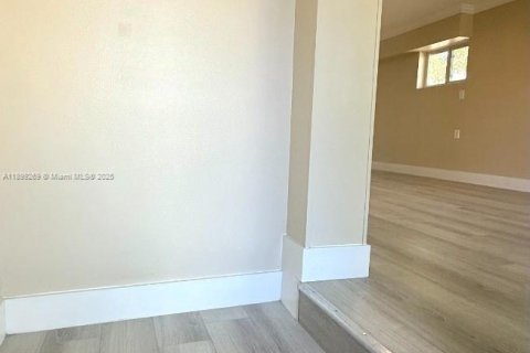 House in Hallandale Beach, Florida 2 bedrooms, 111.48 sq.m. № 1952543 - photo 27