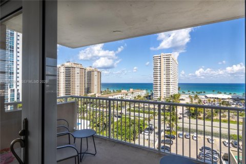 Condo in Hallandale Beach, Florida, 2 bedrooms  № 2244216