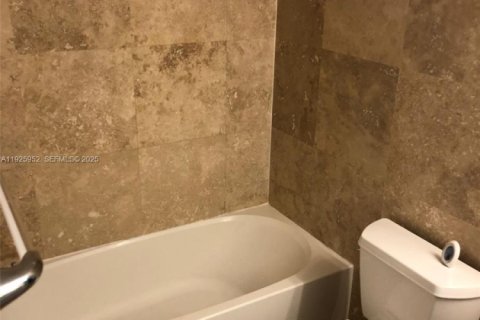 Купить кондоминиум в Майами, Флорида 1 спальня, 69.68м2, № 1984456 - фото 3