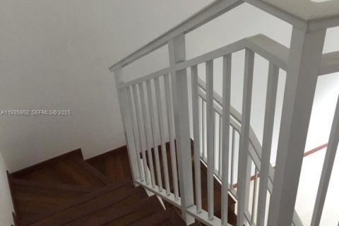 Купить кондоминиум в Майами, Флорида 1 спальня, 69.68м2, № 1984456 - фото 17