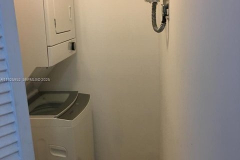 Купить кондоминиум в Майами, Флорида 1 спальня, 69.68м2, № 1984456 - фото 23