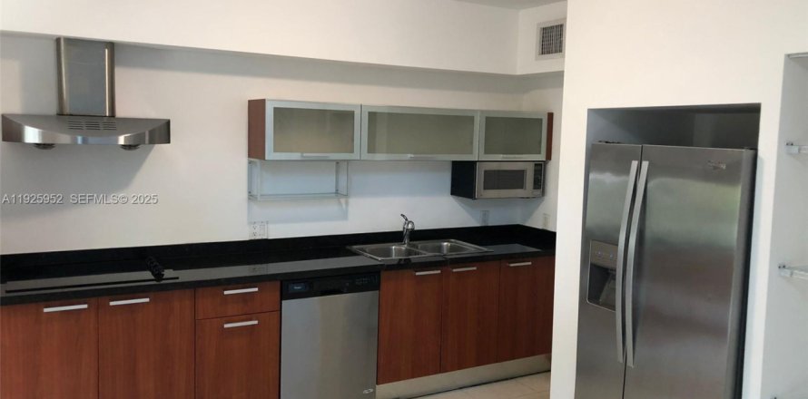 Кондоминиум с 1 спальней в Майами, Флорида № 1984456