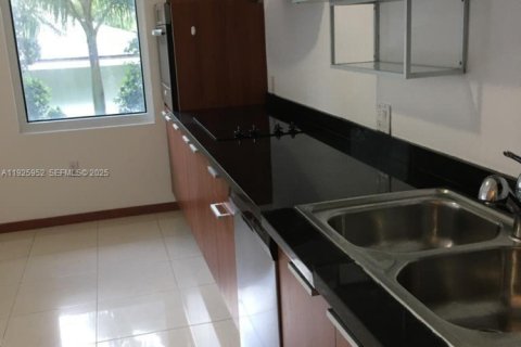 Купить кондоминиум в Майами, Флорида 1 спальня, 69.68м2, № 1984456 - фото 21