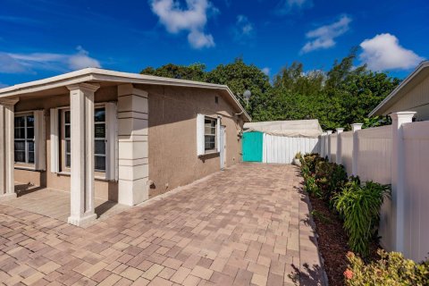 House in Pompano Beach, Florida 3 bedrooms, 134.71 sq.m. № 2083320 - photo 3