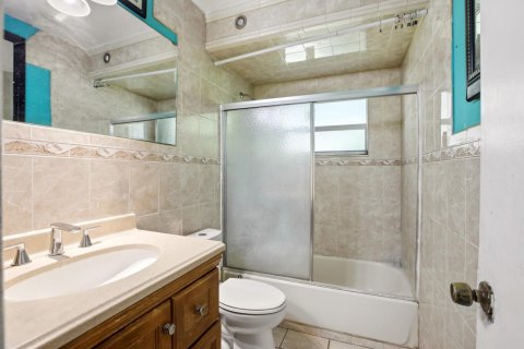 House in Pompano Beach, Florida 3 bedrooms, 134.71 sq.m. № 2083320 - photo 18