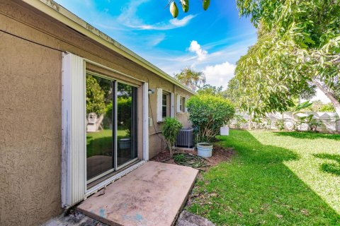 House in Pompano Beach, Florida 3 bedrooms, 134.71 sq.m. № 2083320 - photo 10