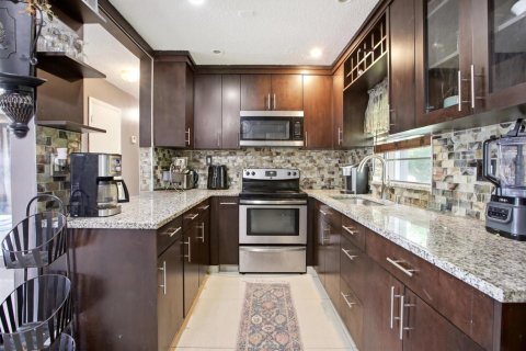 House in Pompano Beach, Florida 3 bedrooms, 134.71 sq.m. № 2083320 - photo 8