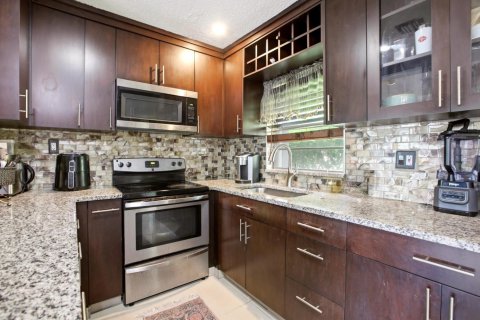 House in Pompano Beach, Florida 3 bedrooms, 134.71 sq.m. № 2083320 - photo 19