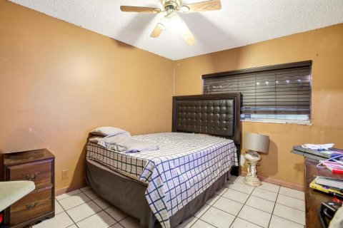 House in Pompano Beach, Florida 3 bedrooms, 134.71 sq.m. № 2083320 - photo 16