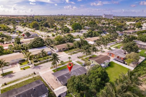 House in Pompano Beach, Florida 3 bedrooms, 134.71 sq.m. № 2083320 - photo 25